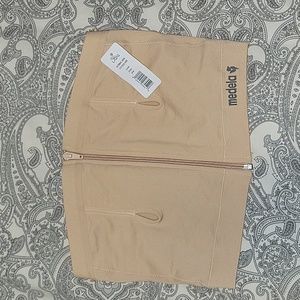 NWT Medela Pumping Assist Hands Free Bra
